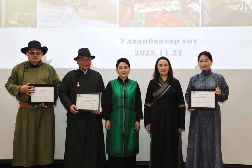 Монгол Улсаас анх удаа анагаах ухааны эртний номыг ЮНЕСКО -ийн Дэлхийн дурсамж хөтөлбөрийн олон улсын жагсаалтад бүртгүүлж, батламж гардан авлаа